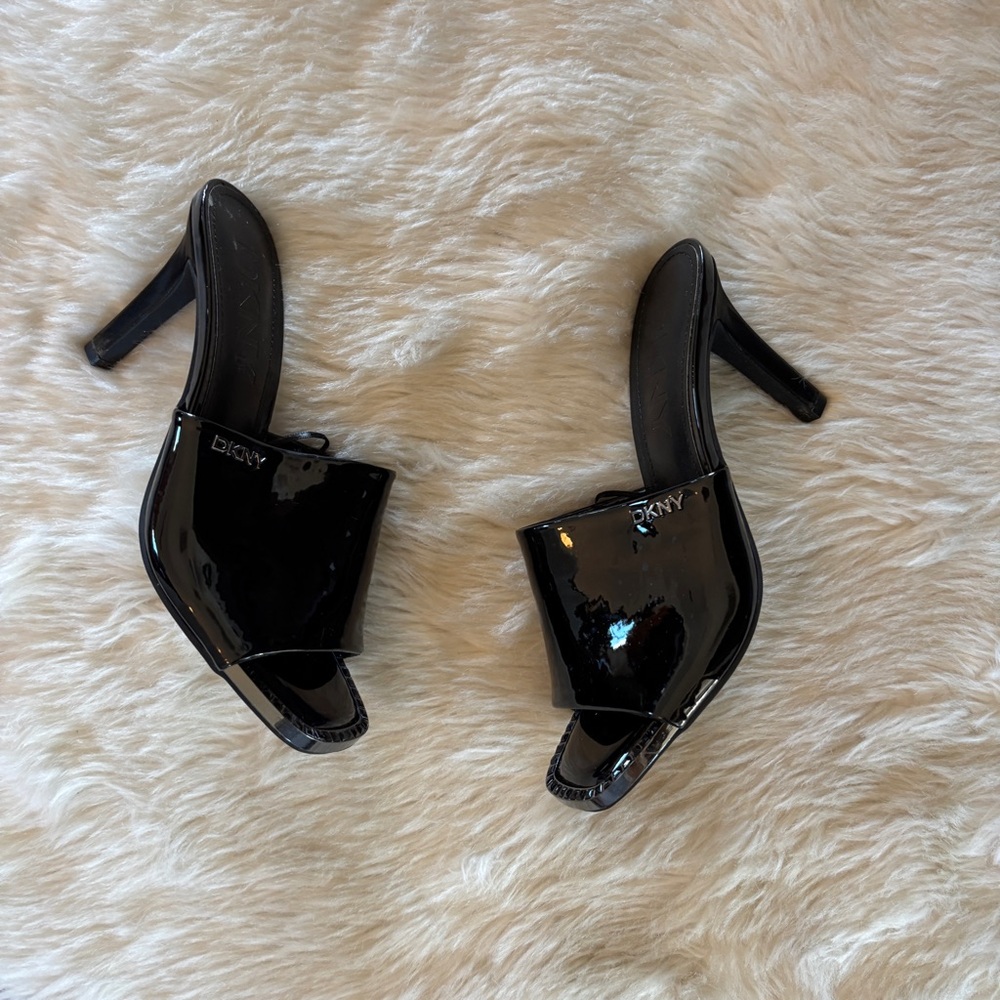 DKNY Glossy Faux Patent Leather Solid Black Open Toe Embellished Mules